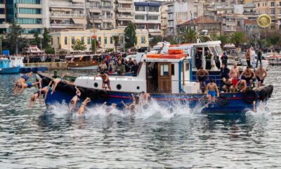 Σε-κλίμα-κατάνυξης-τελέστηκε-ο-καθαγιασμός-των-υδάτων-στο-λιμάνι-της-Καβάλας-“Απόστολος-Παύλος”