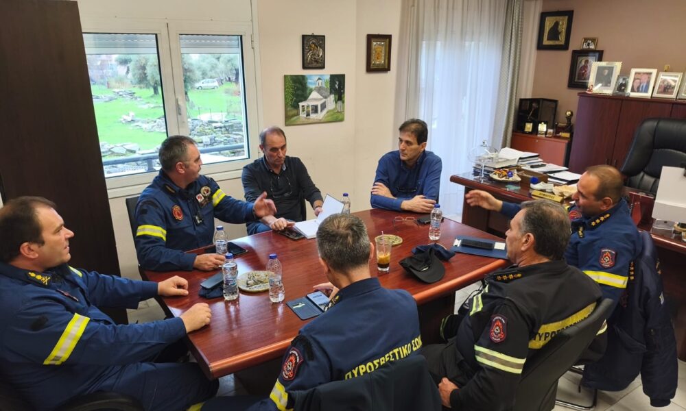 Επίσκεψη-του-Συντονιστή-Επιχειρήσεων-Κεντρικής-Μακεδονίας-και-ΑΜΘ-του-Πυροσβεστικού-Σώματος-στο-Δήμο-Θάσου