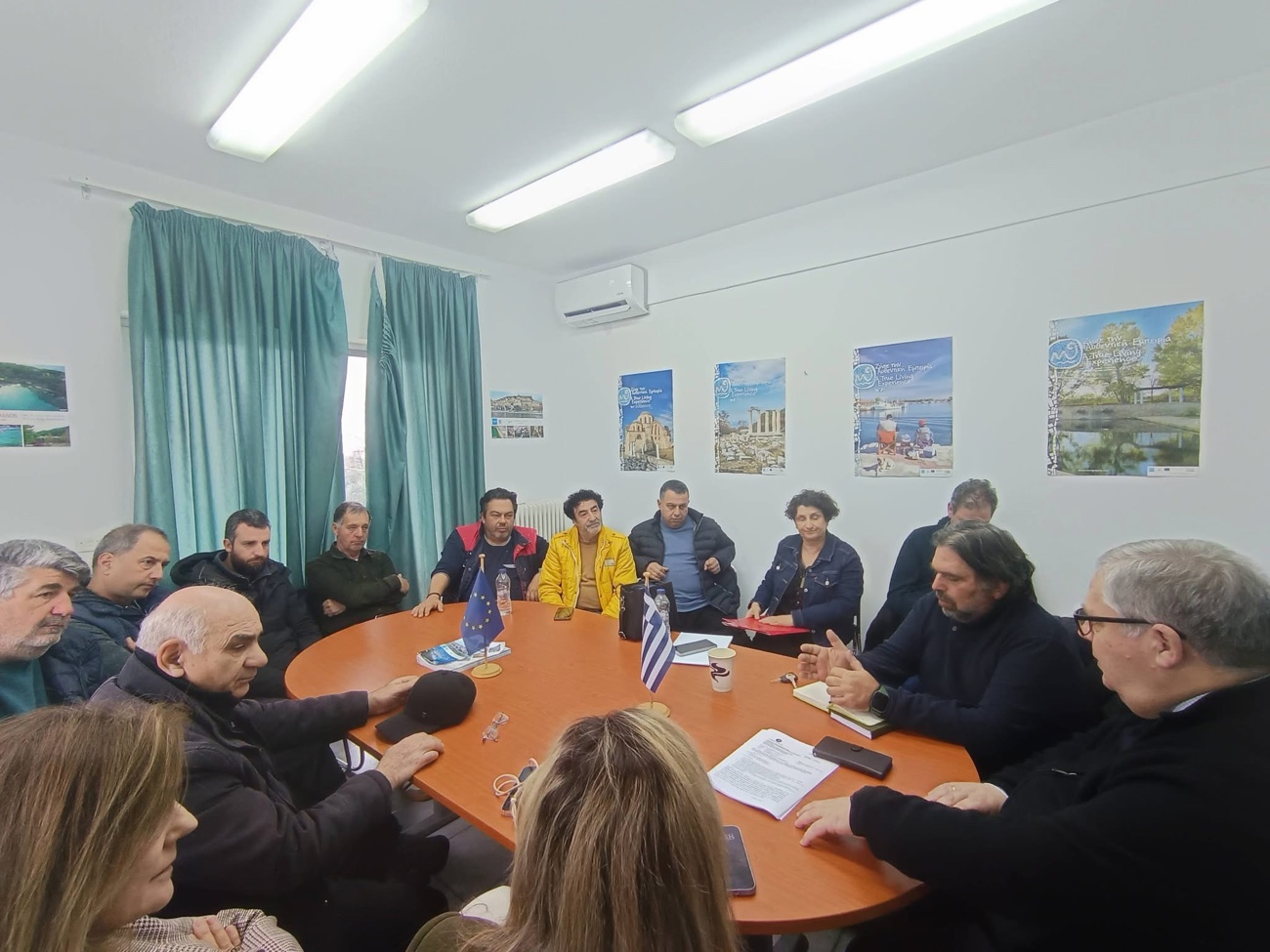 Σύσκεψη-για-τη-δακοκτονία-και-αυτοψία-στα-παράλια-της-Θάσου-από-Αρχοντή-και-Μαρκόπουλο