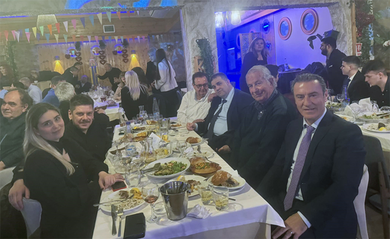 Παρών-και-“πολυσυλλεκτικός”-ο-Μάκης-Παπαδόπουλος-στην-κοπή-πίτας-της-τοπικής-Νέας-Δημοκρατίας…