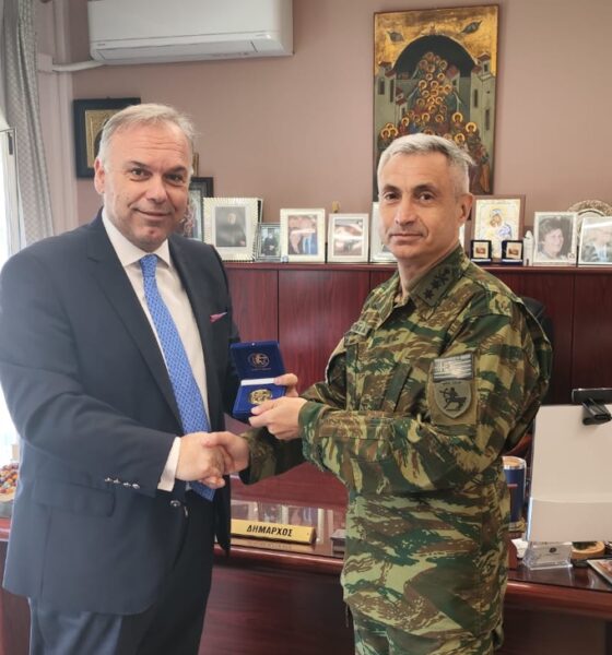 Εθιμοτυπική-επίσκεψη-του-Διοικητή-της-20ης-Τεθωρακισμένης-Μεραρχίας-στο-Δήμαρχο-Θάσου