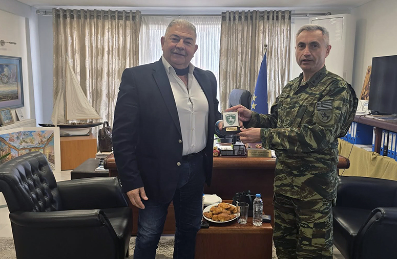 Επίσκεψη-του-Διοικητή-της-20ης-Τεθωρακισμένης-Μεραρχίας-στον-Δήμαρχο-Νέστου