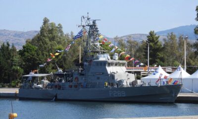 Πολεμικό-πλοίο-στο-λιμάνι-της-Θάσου-για-την-25η-Μαρτίου