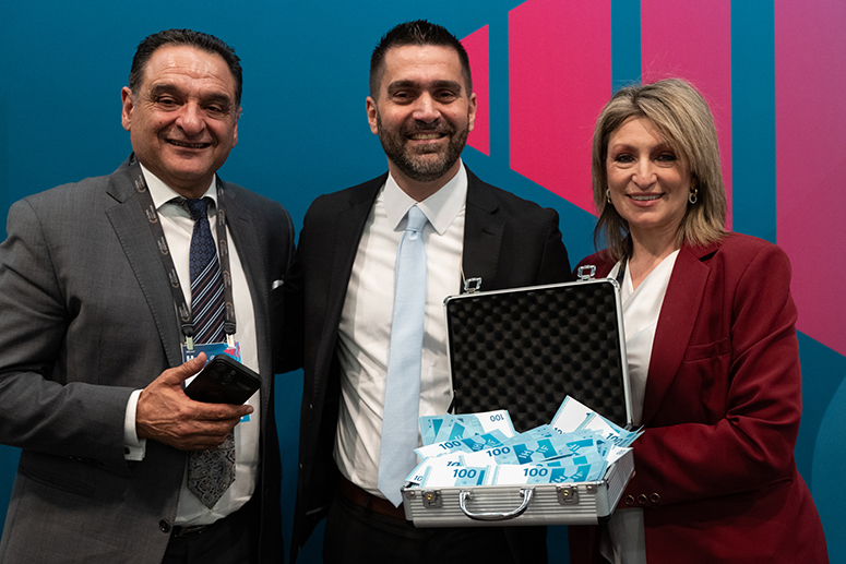 Το-alexandrou-chora-και-η-kourtidis-group-στην-κορυφή-του-κόσμου