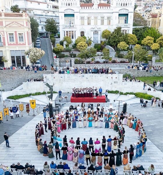 Ποντιακοί-χοροί-και-απόδοση-παραδοσιακών-τραγουδιών-προς-τιμήν-της-προστάτιδος-του-Ποντιακού-Ελληνισμού-Παναγίας-Σουμελά-στον-Δημοτικό-Κήπο