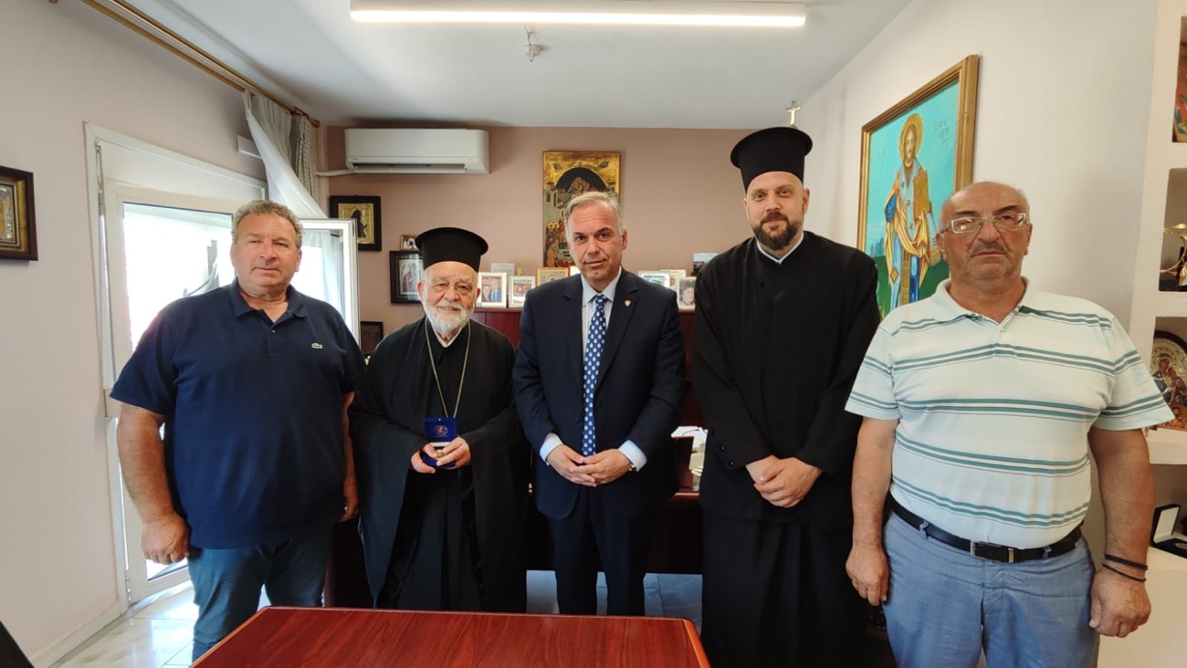 Επίσκεψη-του-Μητροπολίτη-Μύρων-και-έξαρχου-Λυκίας,-κ.-Χρυσόστομου-στον-Δήμαρχο-Θάσου