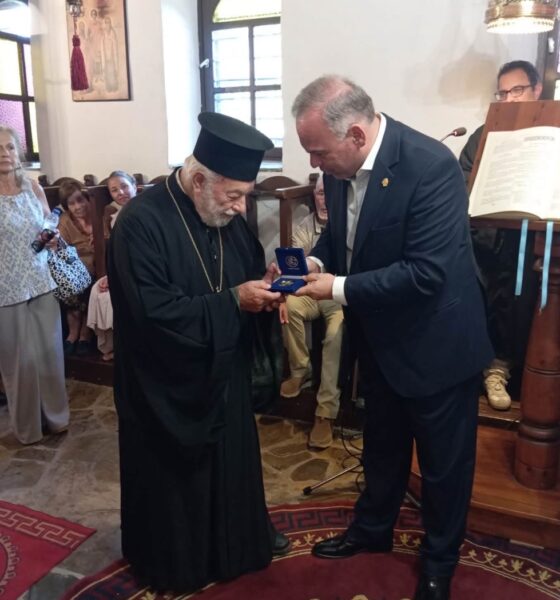 Τιμητική-διάκριση-του-πατέρα-Δημητρίου-Τυρολόγου-από-τον-Δήμο-Θάσου-για-την-πολυετή-προσφορά-του