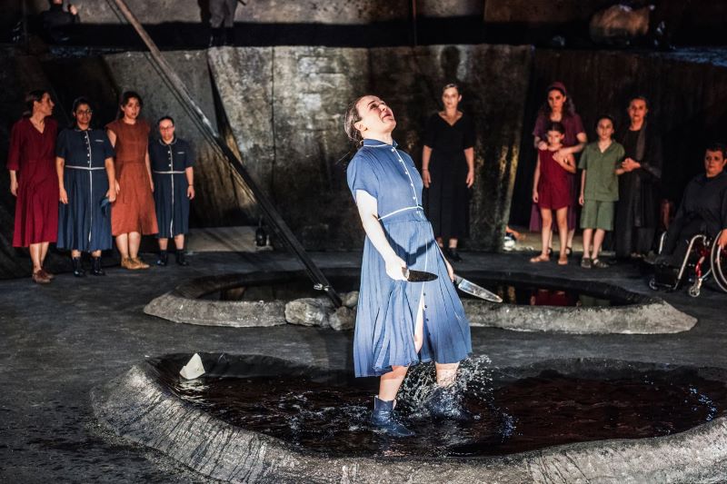 Συνταρακτικές-οι-«Τρωάδες»-του-Ευριπίδη-σε-σκηνοθεσία-Ελένης-Ευθυμίου