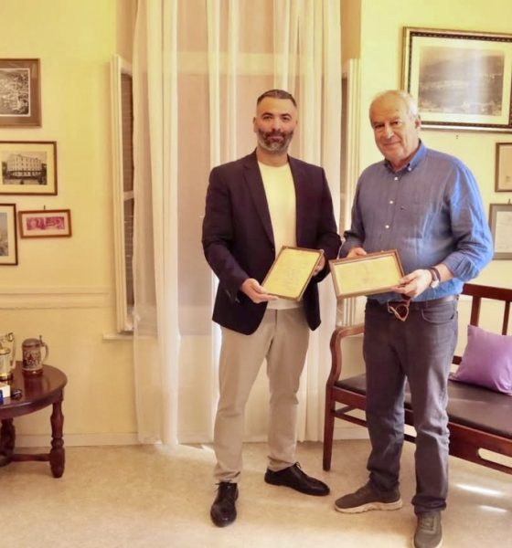 Δωρεά-αρχειακού-υλικού-και-φωτογραφιών-στο-Μουσείο-Καπνού