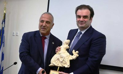 Επίτιμο-μέλος-του-Επιμελητηρίου-Καβάλας-ο-Κυριάκος-Πιερρακάκης